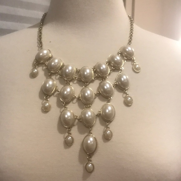 Vintage Jewelry - Bib necklace in pearls